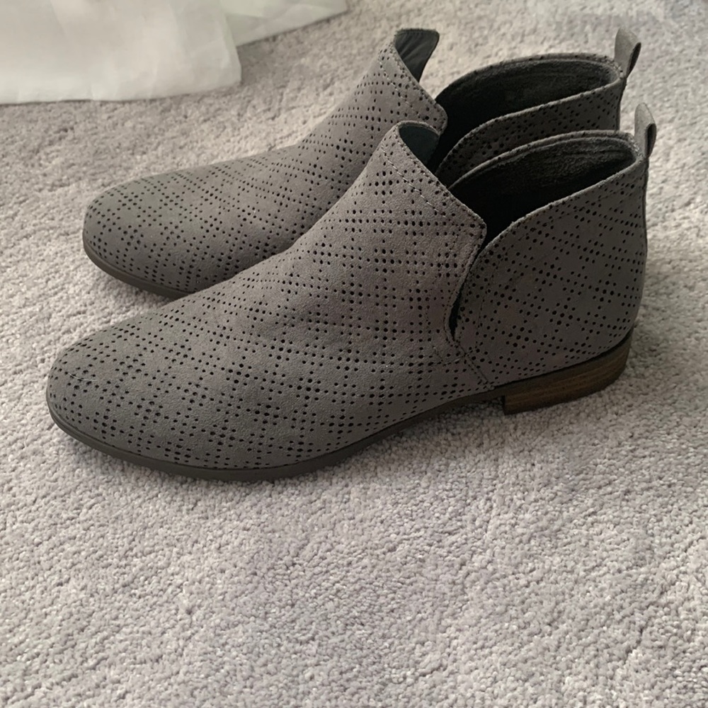 Dr. Scholl’s short gray booties